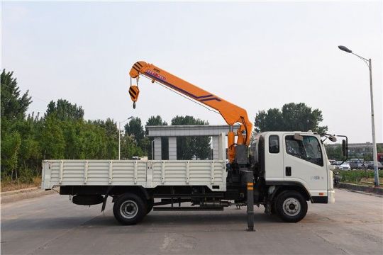 點擊查看詳細信息<br>標題：5噸凱馬隨車吊3節臂 閱讀次數：2747