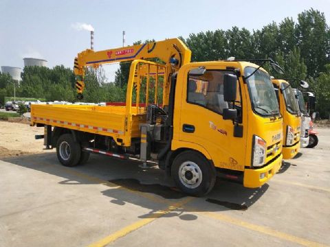 點擊查看詳細信息<br>標題：4噸唐駿隨車吊 閱讀次數：2003