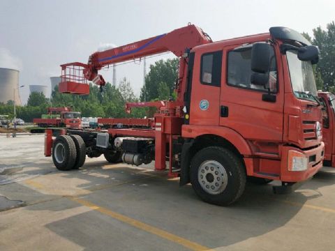 點擊查看詳細信息<br>標題：6.3噸大運隨車吊 閱讀次數：1726